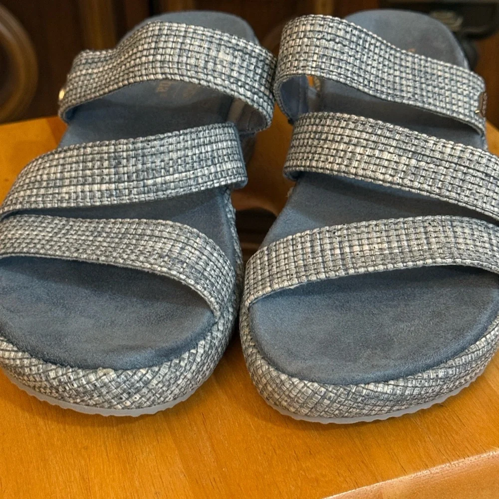 Skechers Martha Stewart Arch Fit Blue Silver Woven Platform Wedge Sandals 119514